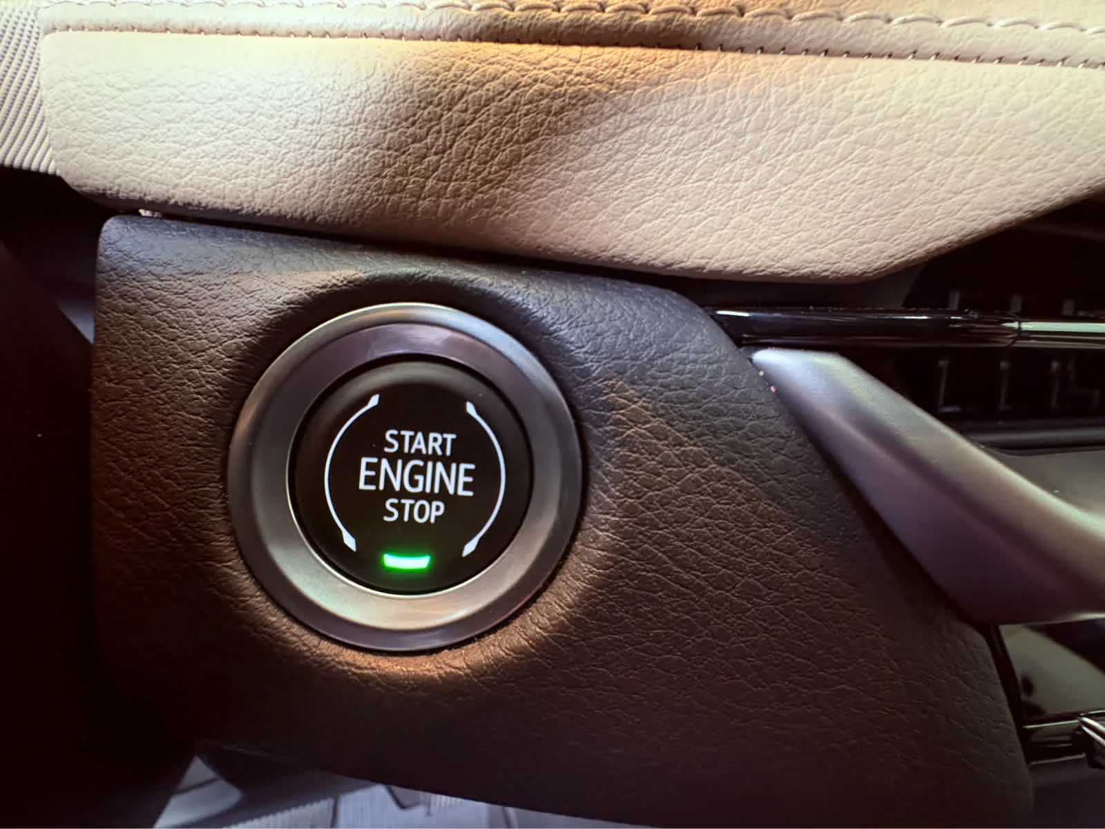 2024 Cadillac XT4 Luxury - Photo 22