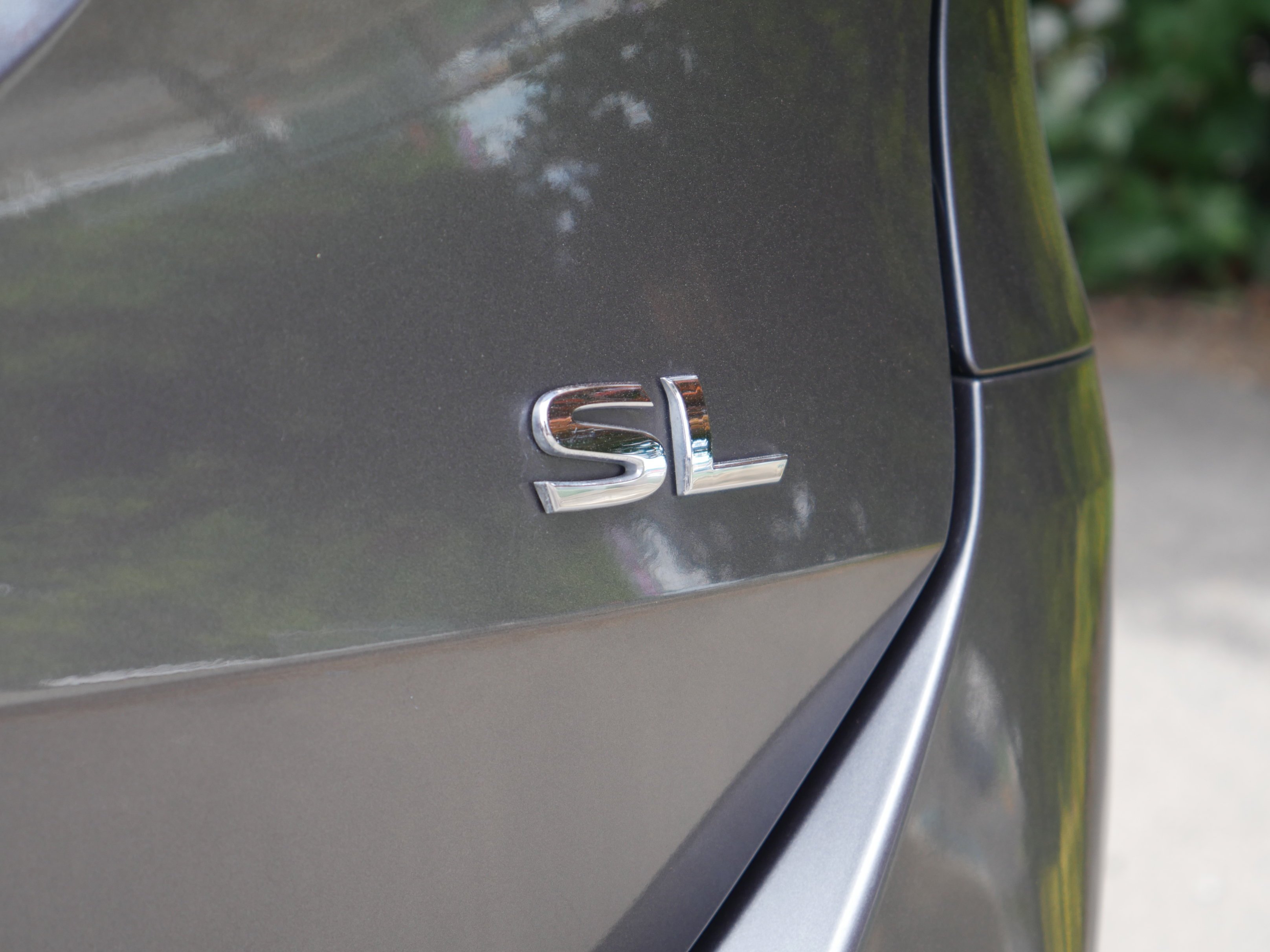 Used 2015 Gun Metallic Nissan SL image 18