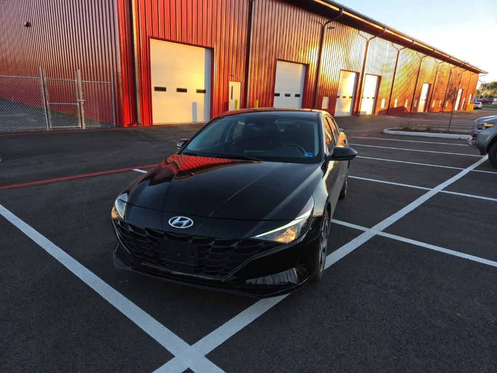 Used 2023 Black Hyundai SEL image 3