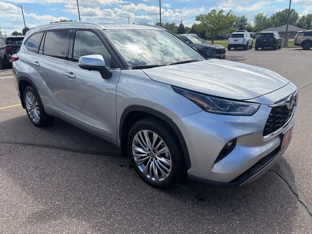 Used 2023 Silver Toyota Platinum image 4