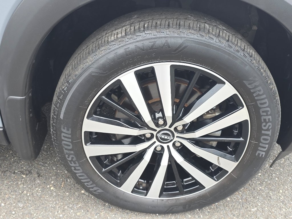 Used 2023 Boulder Gray Pearl Nissan Platinum image 18