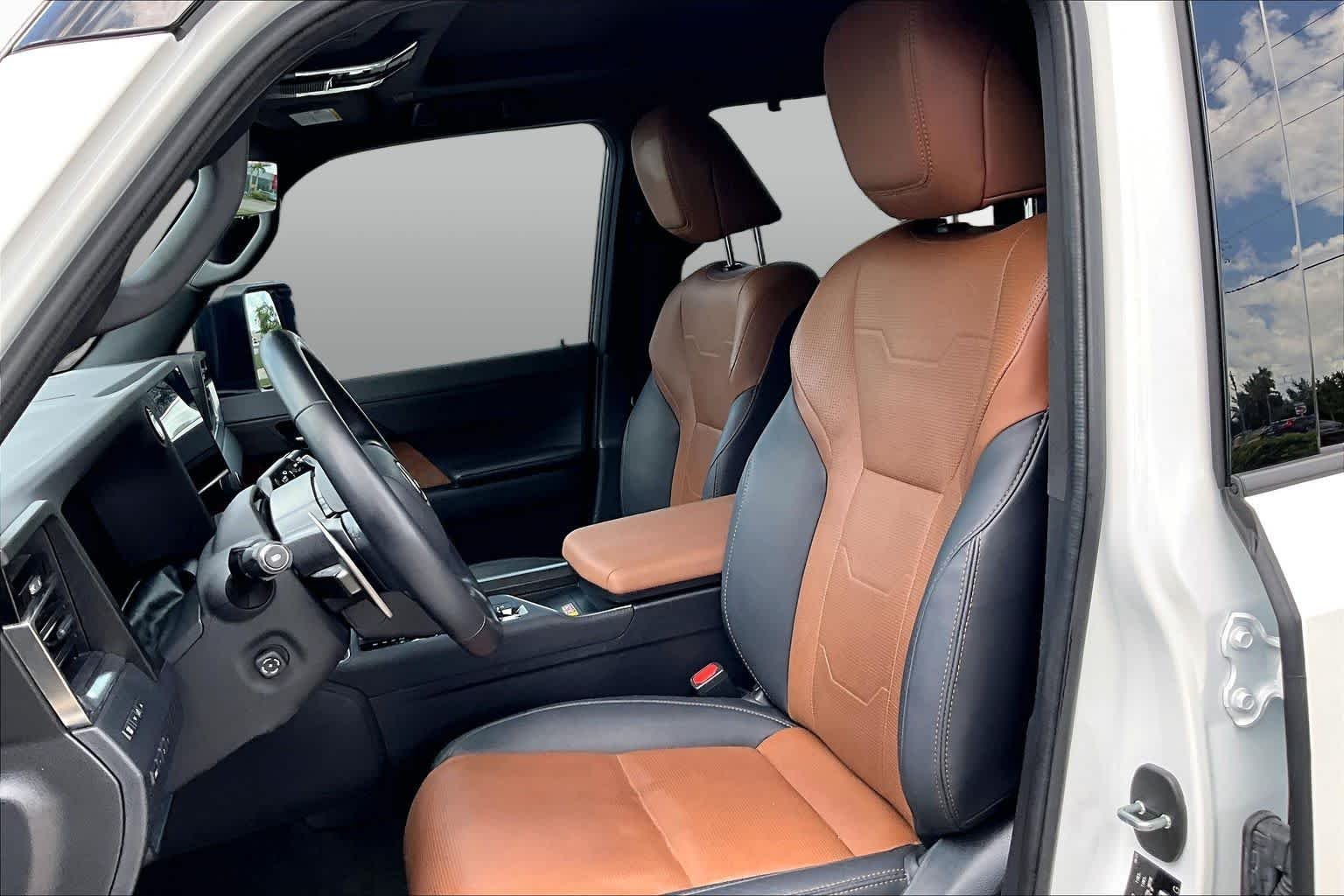 Used 2024 Eminent White Pearl Lexus Luxury+ image 8