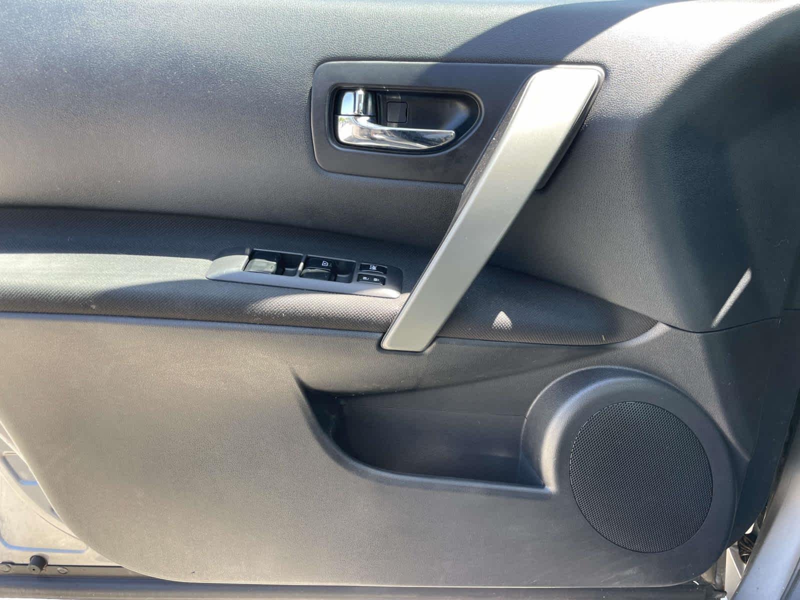 Used 2014 Platinum Graphite Nissan S image 24