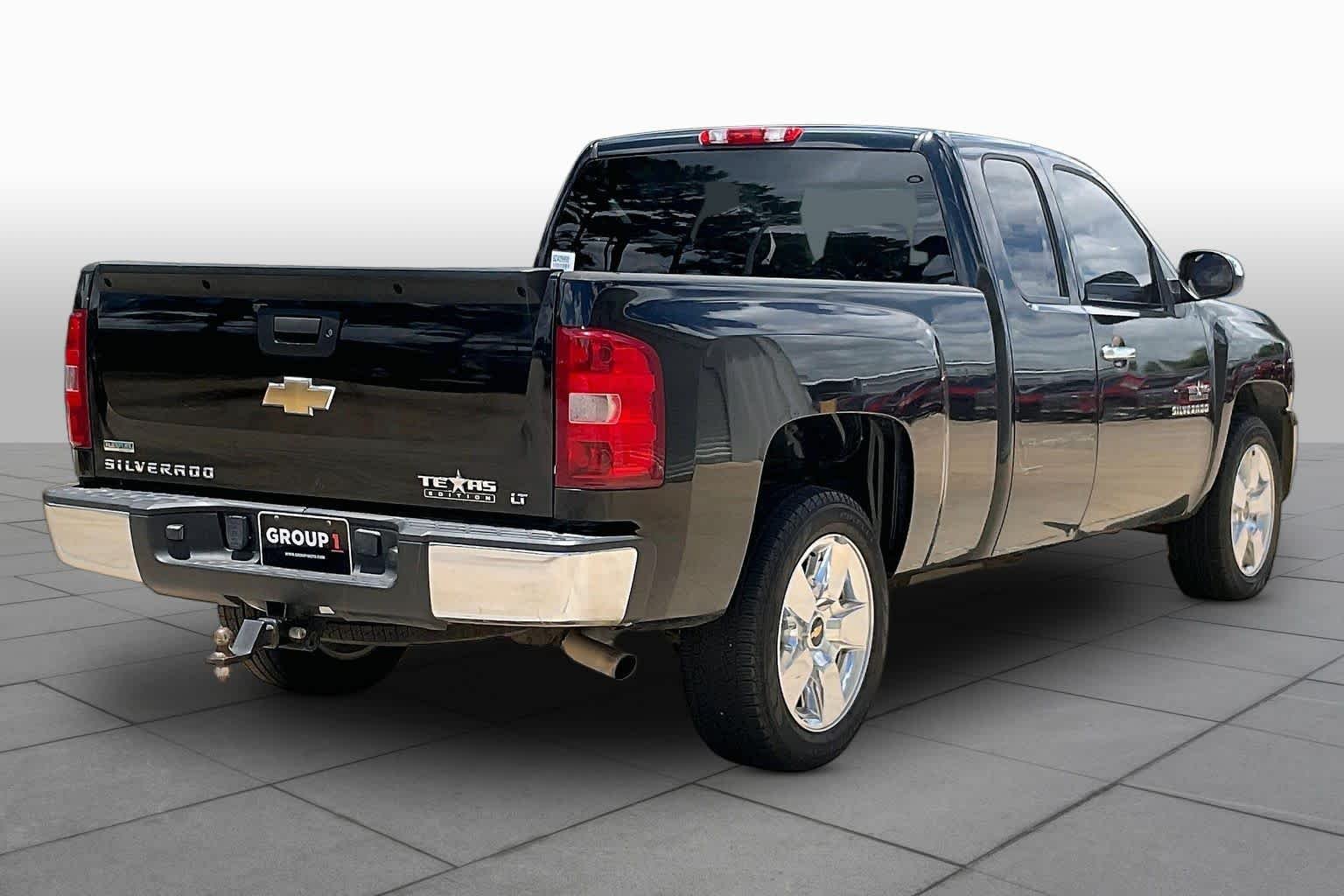Used 2011 BLACK Chevrolet LT image 12
