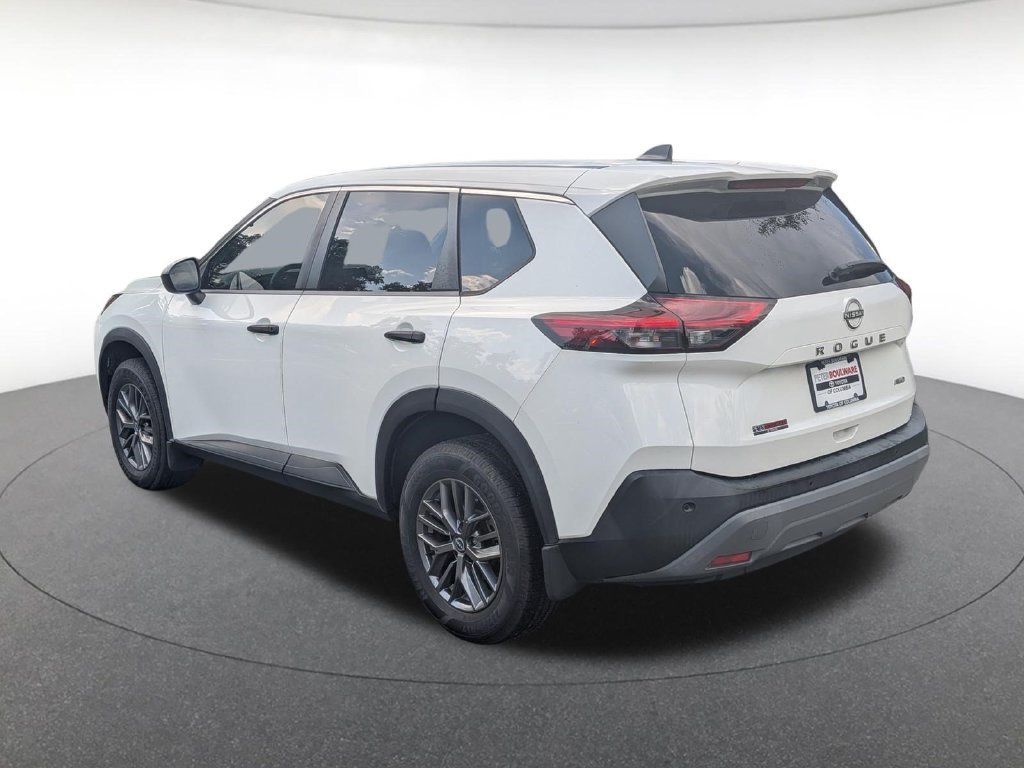 Used 2022 White Nissan S image 3