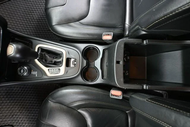 Used 2016 Gray Jeep Latitude image 32