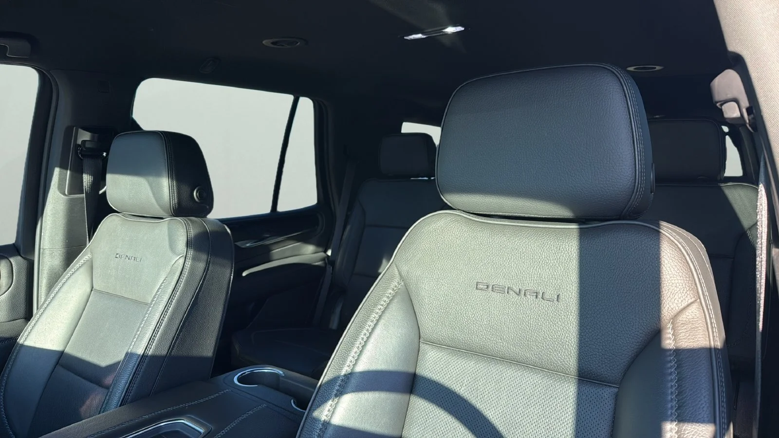 Used 2022 Black GMC Denali image 9