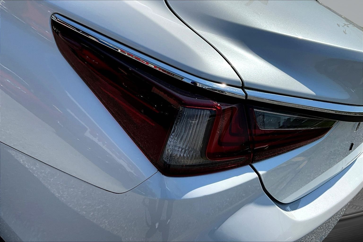 Used 2019 White Lexus 350 image 24