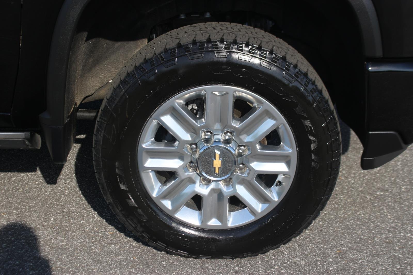 Used 2025 Black Chevrolet High Country image 40