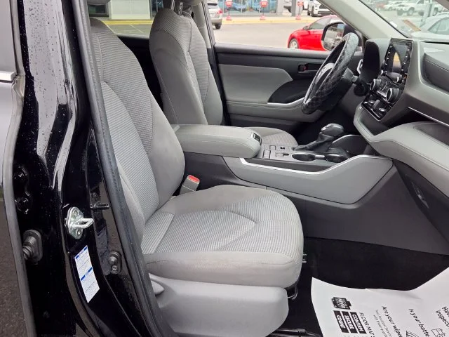Used 2022 Black Toyota LE image 17