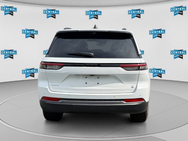New 2026 Bright White Clear-Coat Exterior Paint Jeep  image 4