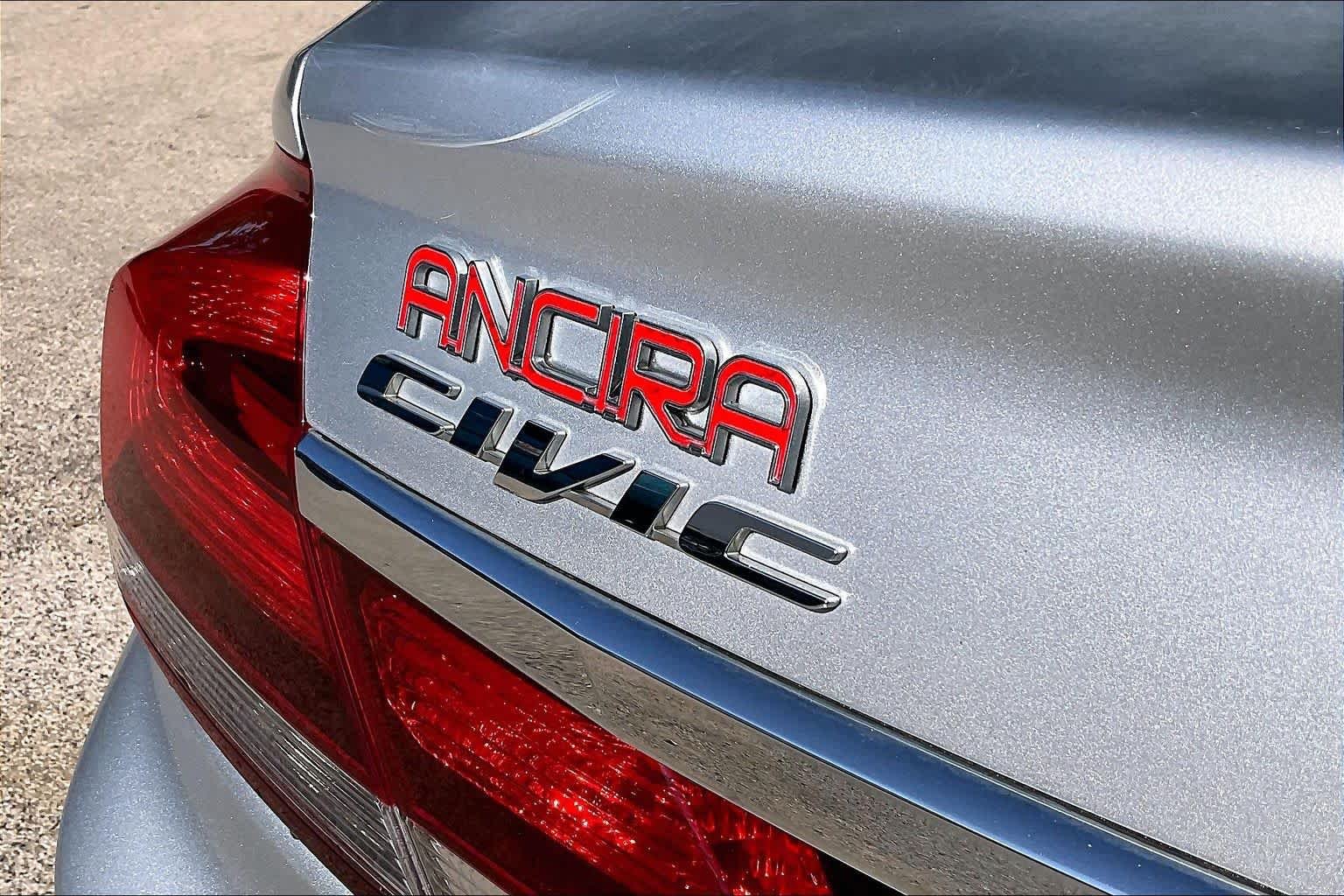 Used 2013 Alabaster Silver Metallic Honda LX image 9