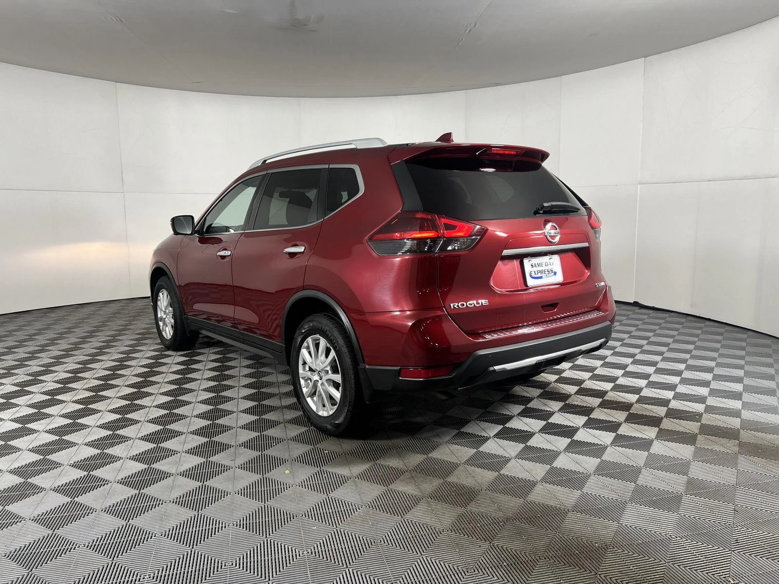 Used 2018 Scarlet Ember Nissan SV image 4