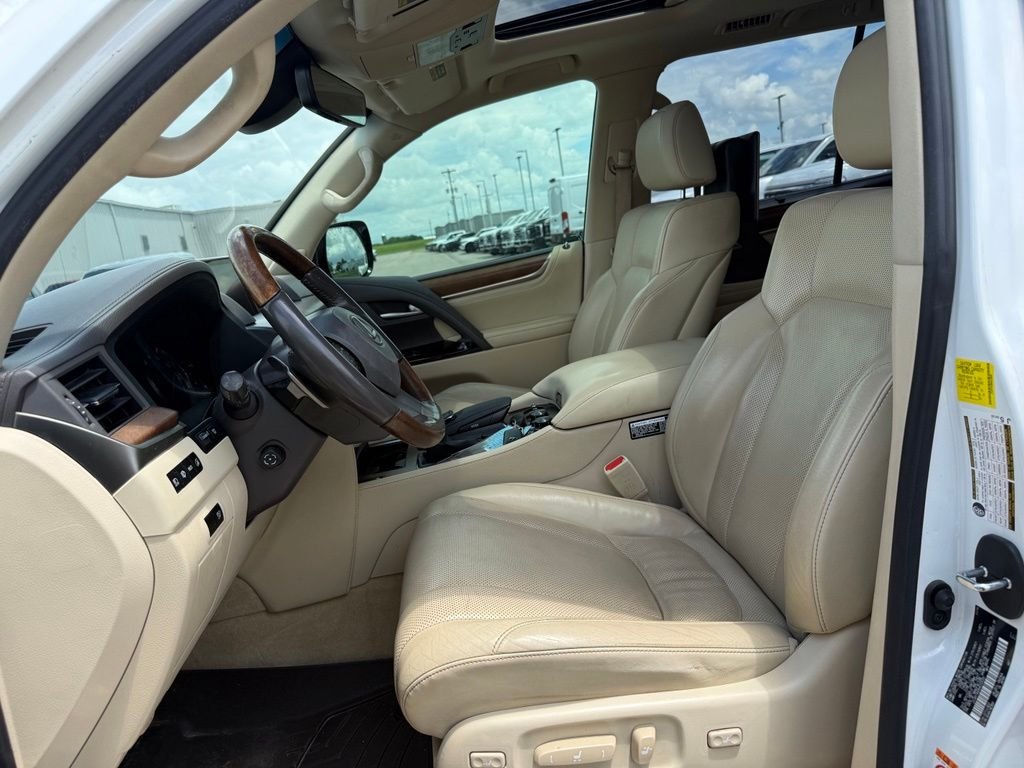 Used 2017  Lexus 570 image 5