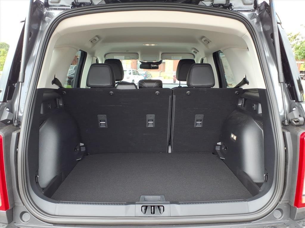 New 2025 Carbonized Gray Metallic Ford Outer Banks® image 23