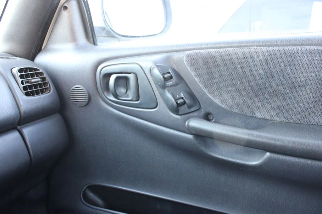 Used 2000 White Dodge Sport image 15