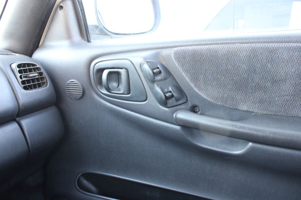 Used 2000 White Dodge Sport image 15