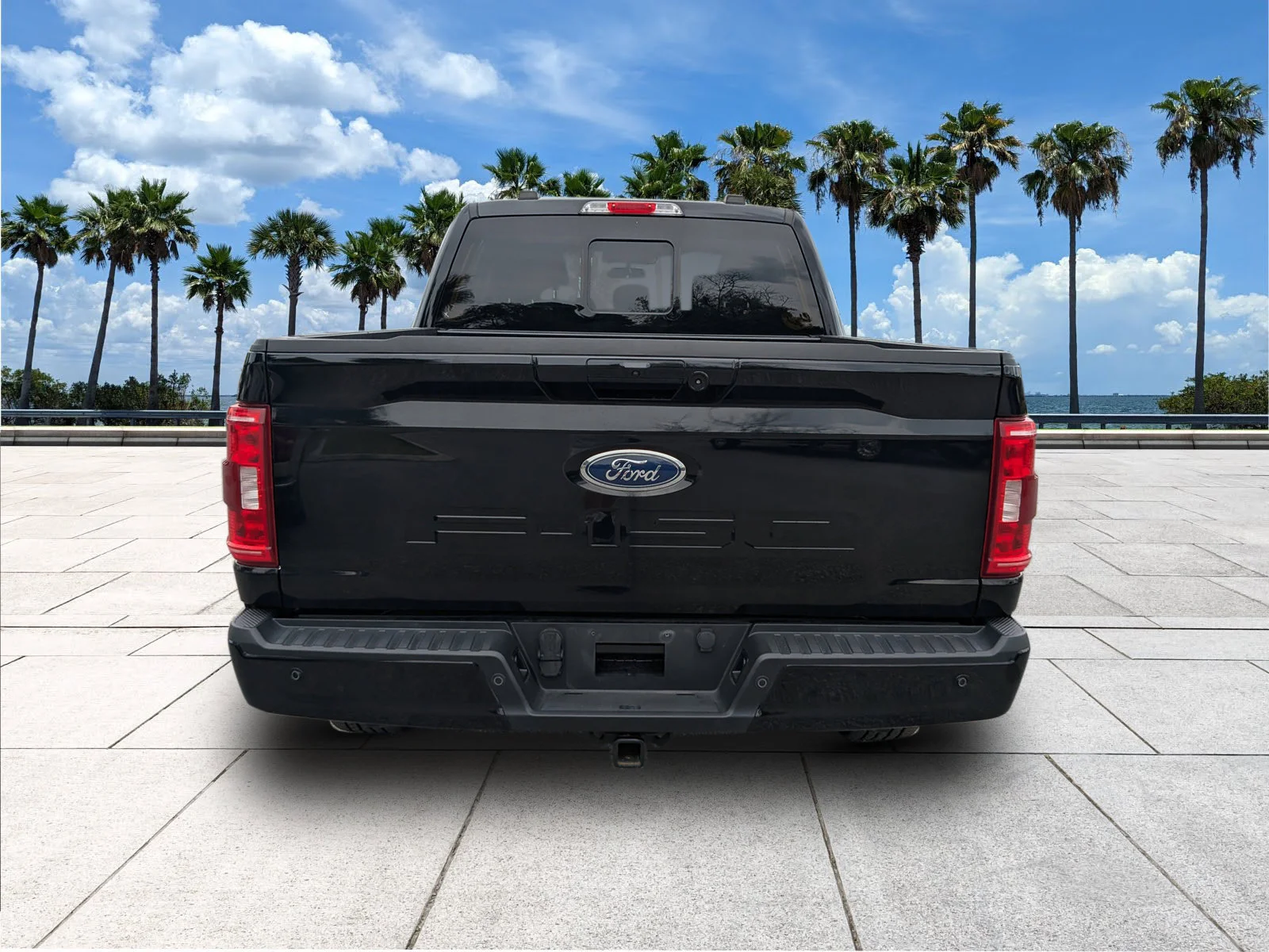 Used 2023 Agate Black Metallic Ford XLT image 7