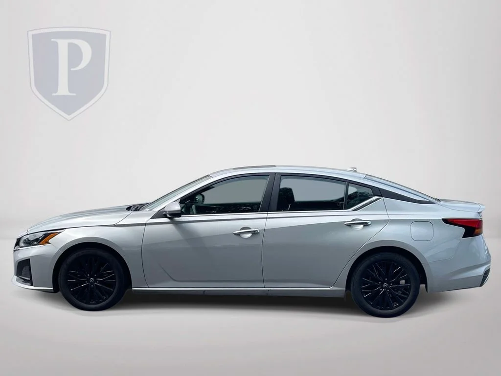 Used 2025 Silver Nissan 2.5 SV image 5