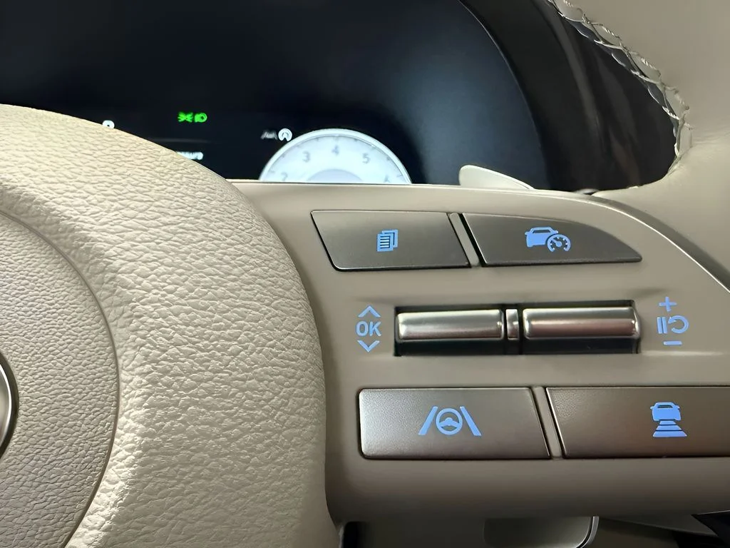 Used 2025 Gray Hyundai Calligraphy image 33