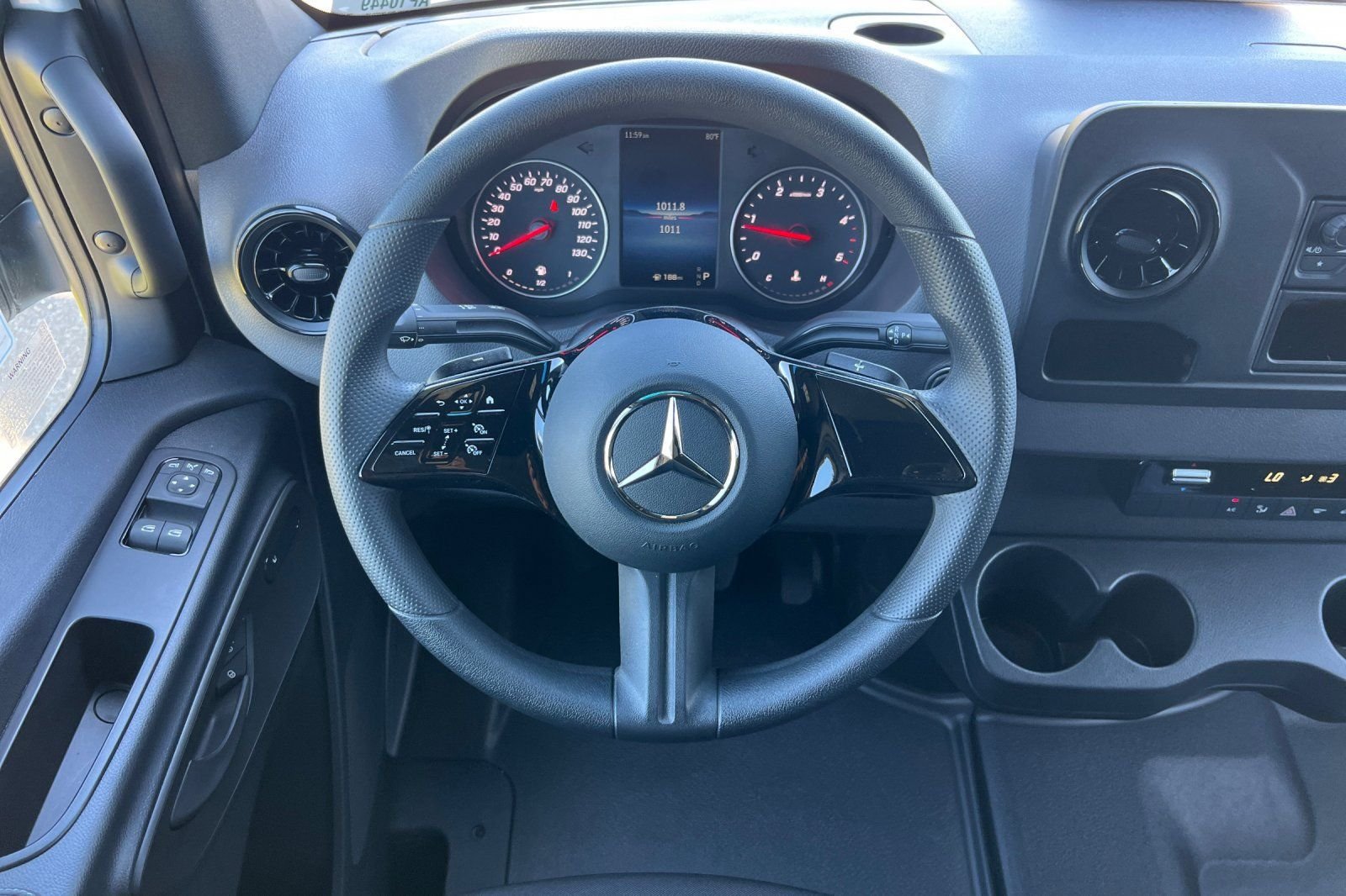 Used 2025  Mercedes-Benz Cargo 144 WB image 15