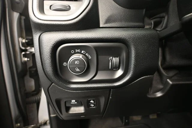 Used 2020 Silver Ram Sport image 33