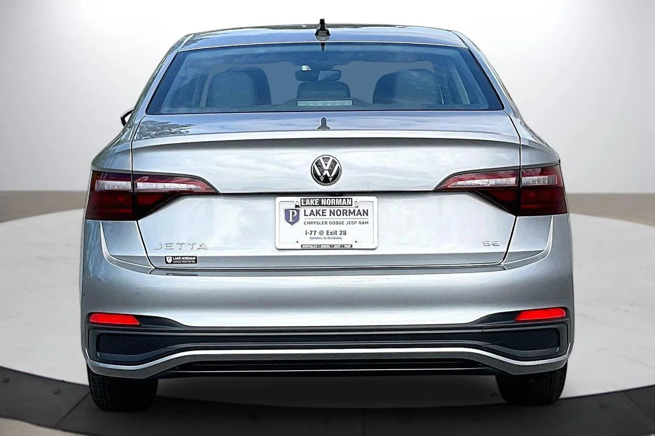 Used 2024 Silver Volkswagen 1.5T SE image 8
