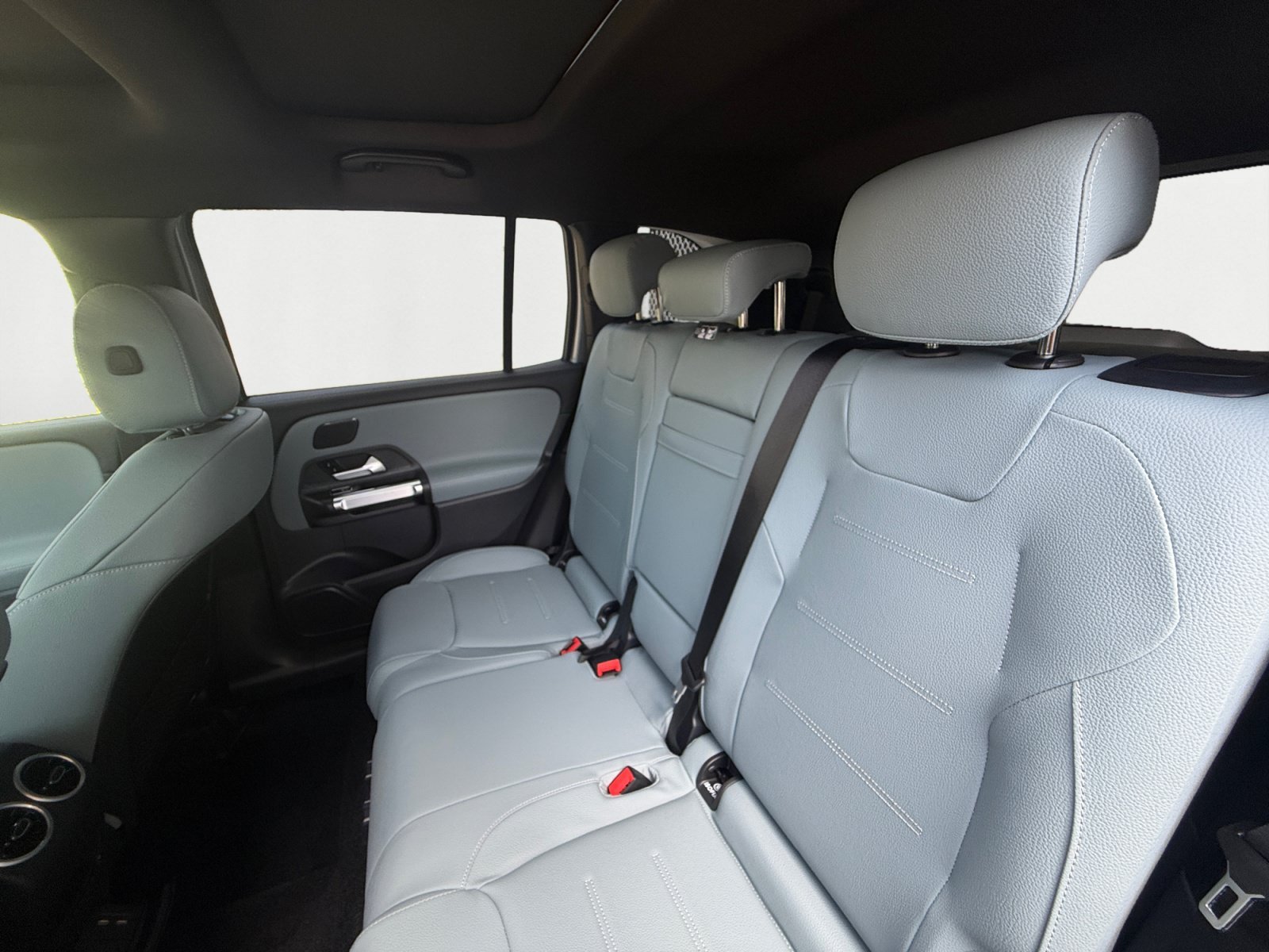 New 2026 Cirrus Silver Metallic Mercedes-Benz GLB 250 image 38