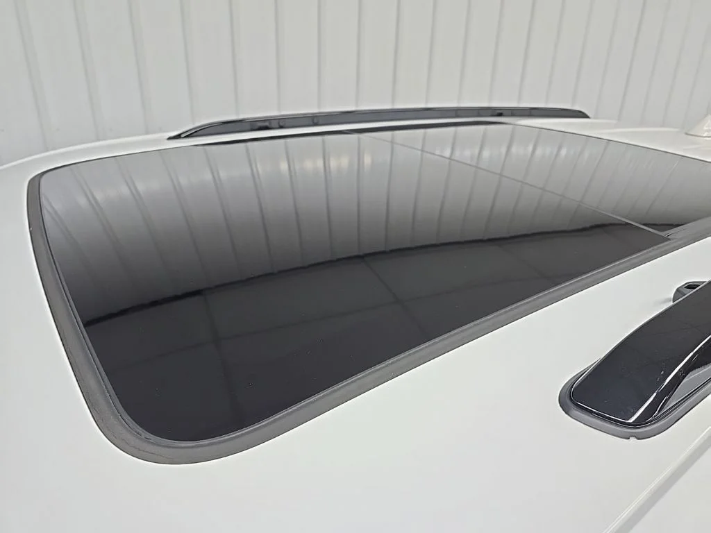 Used 2023 White Jeep Overland image 12