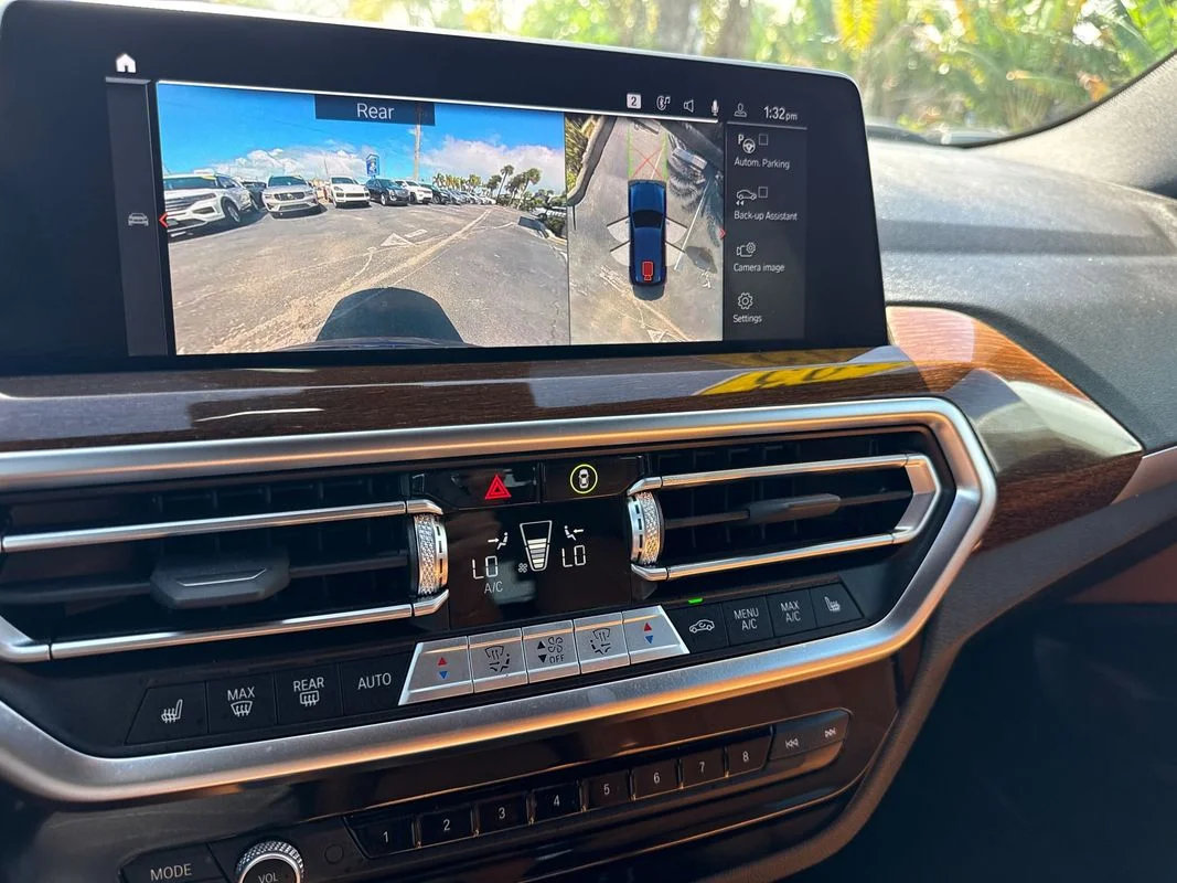 Used 2023  BMW xDrive30i image 21