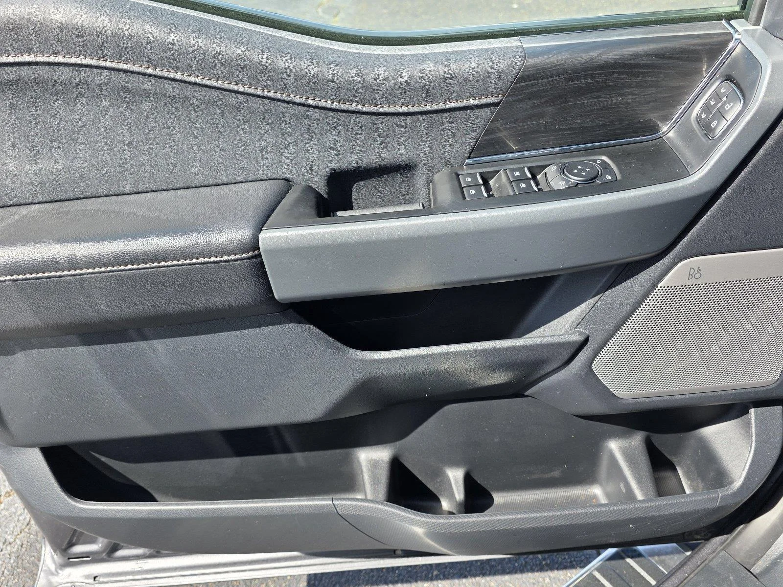 Used 2025 Carbonized Gray Ford LARIAT image 25
