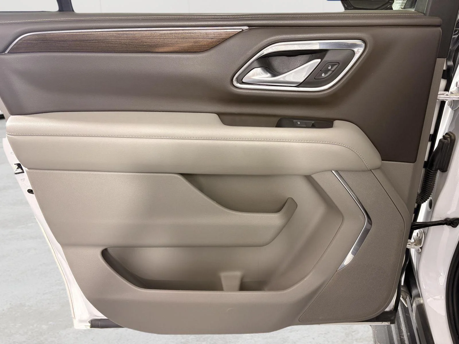 Used 2022 Summit White GMC SLE image 17