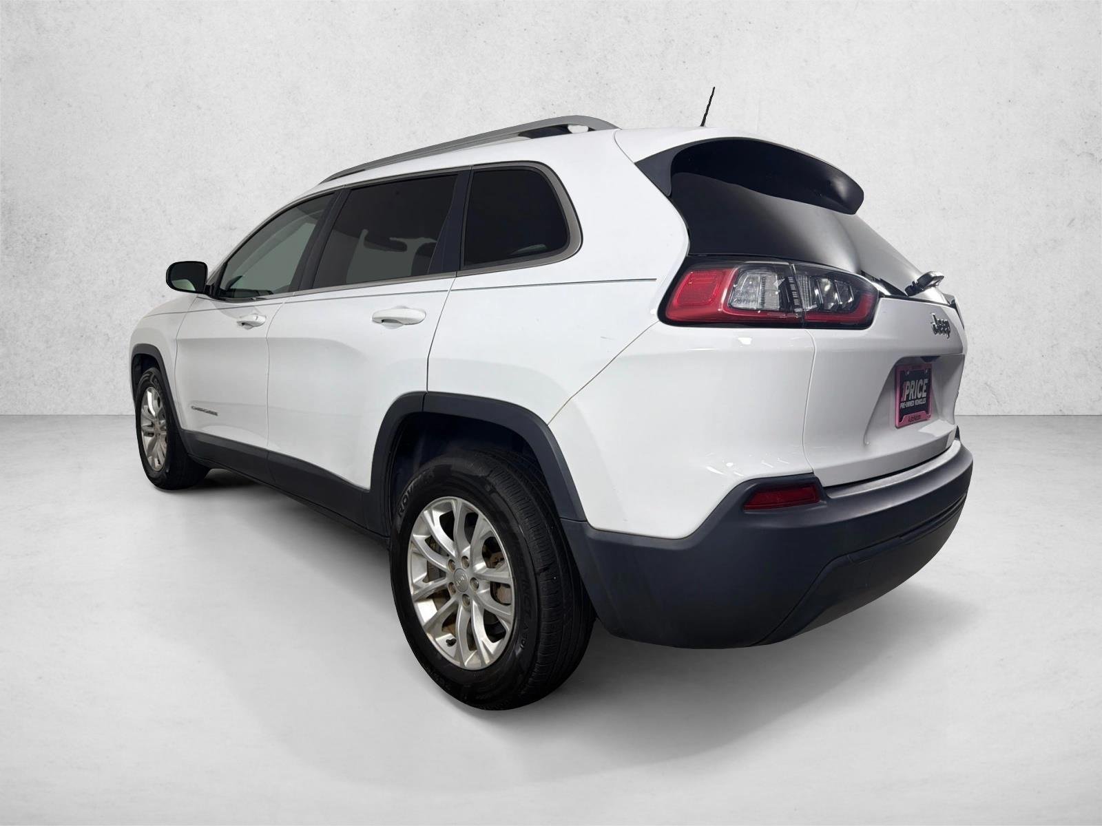 Used 2019 Bright White Clearcoat Jeep Latitude image 5