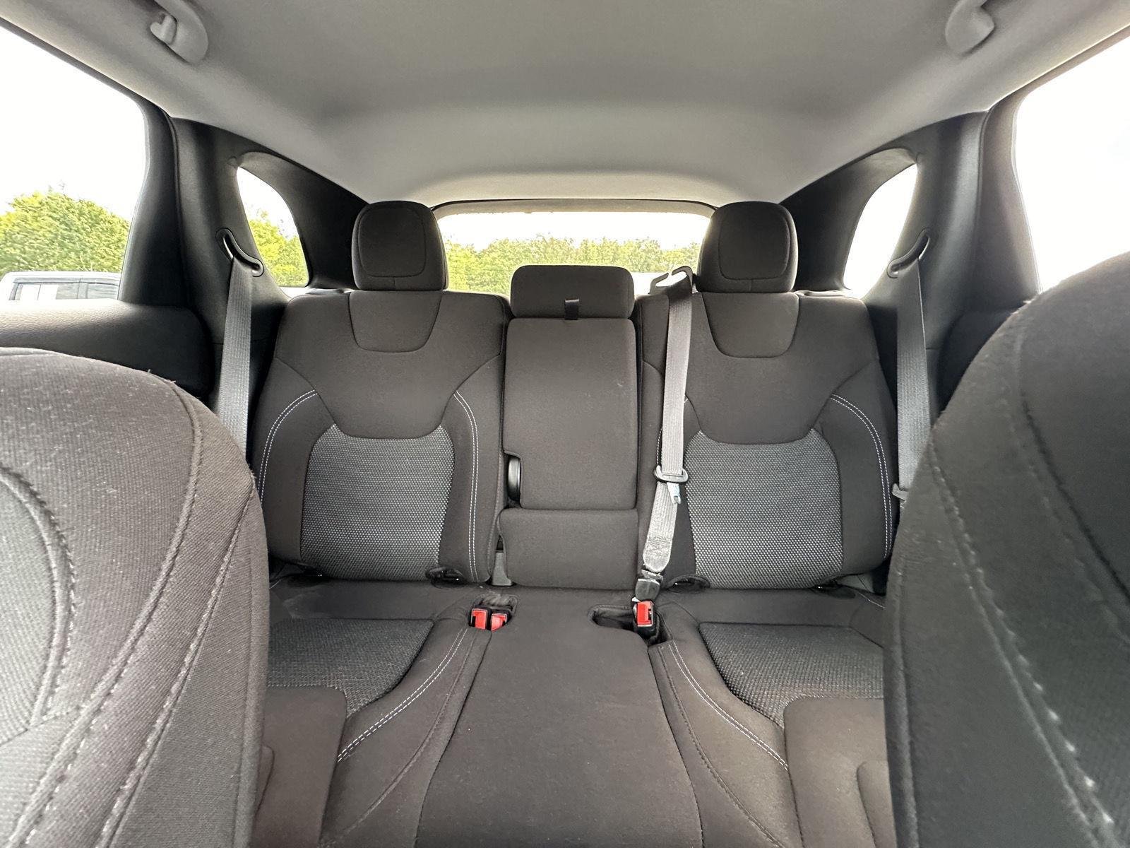 Used 2020 Light Brownstone Pearlcoat Jeep Latitude image 13