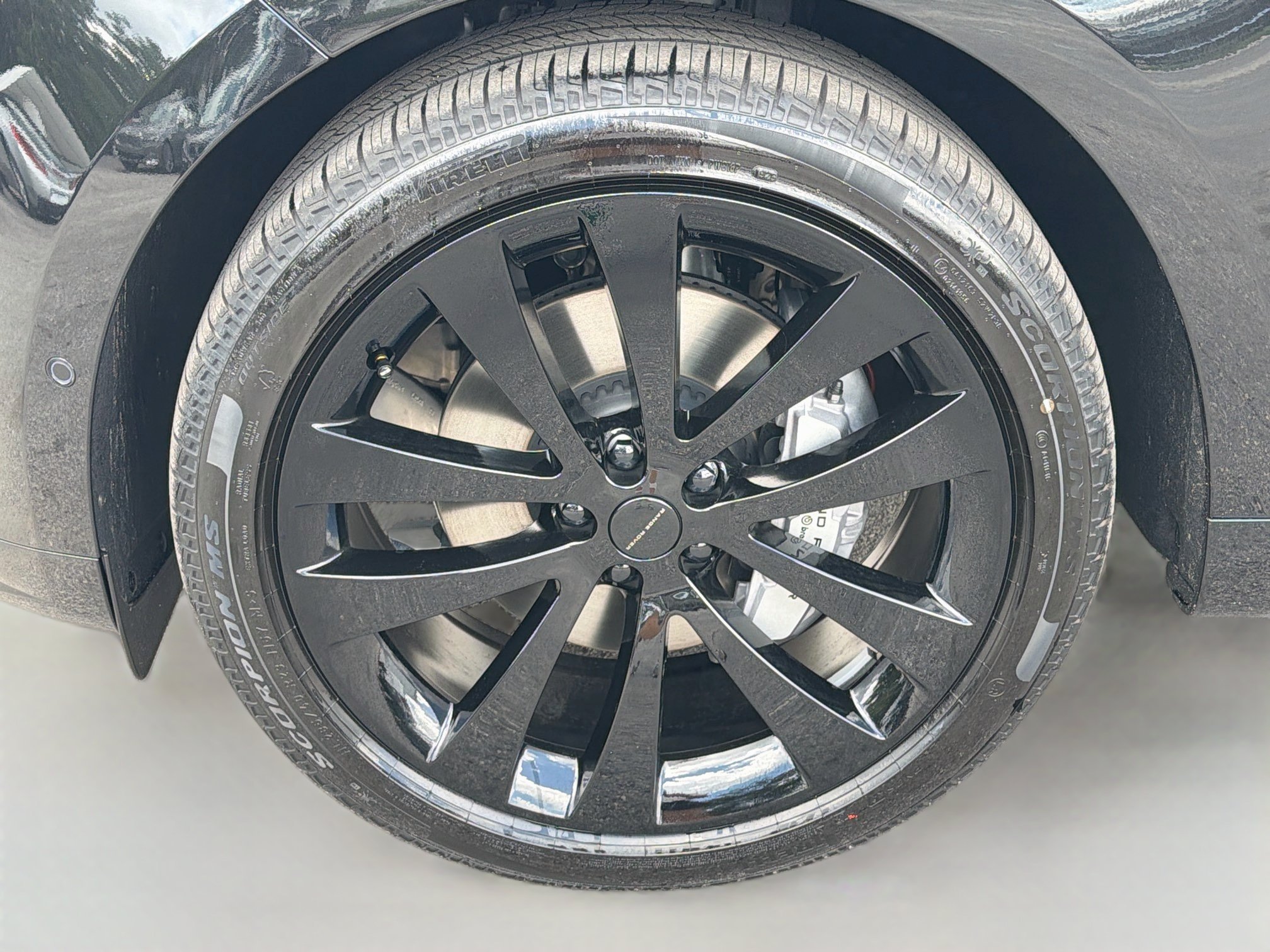 New 2026 Santorini Black LAND ROVER Dynamic SE image 42