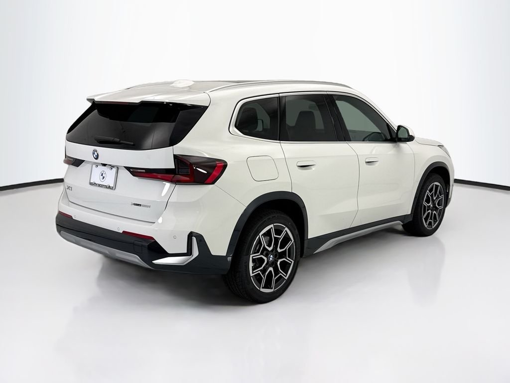New 2026 Alpine White BMW xDrive28i image 5