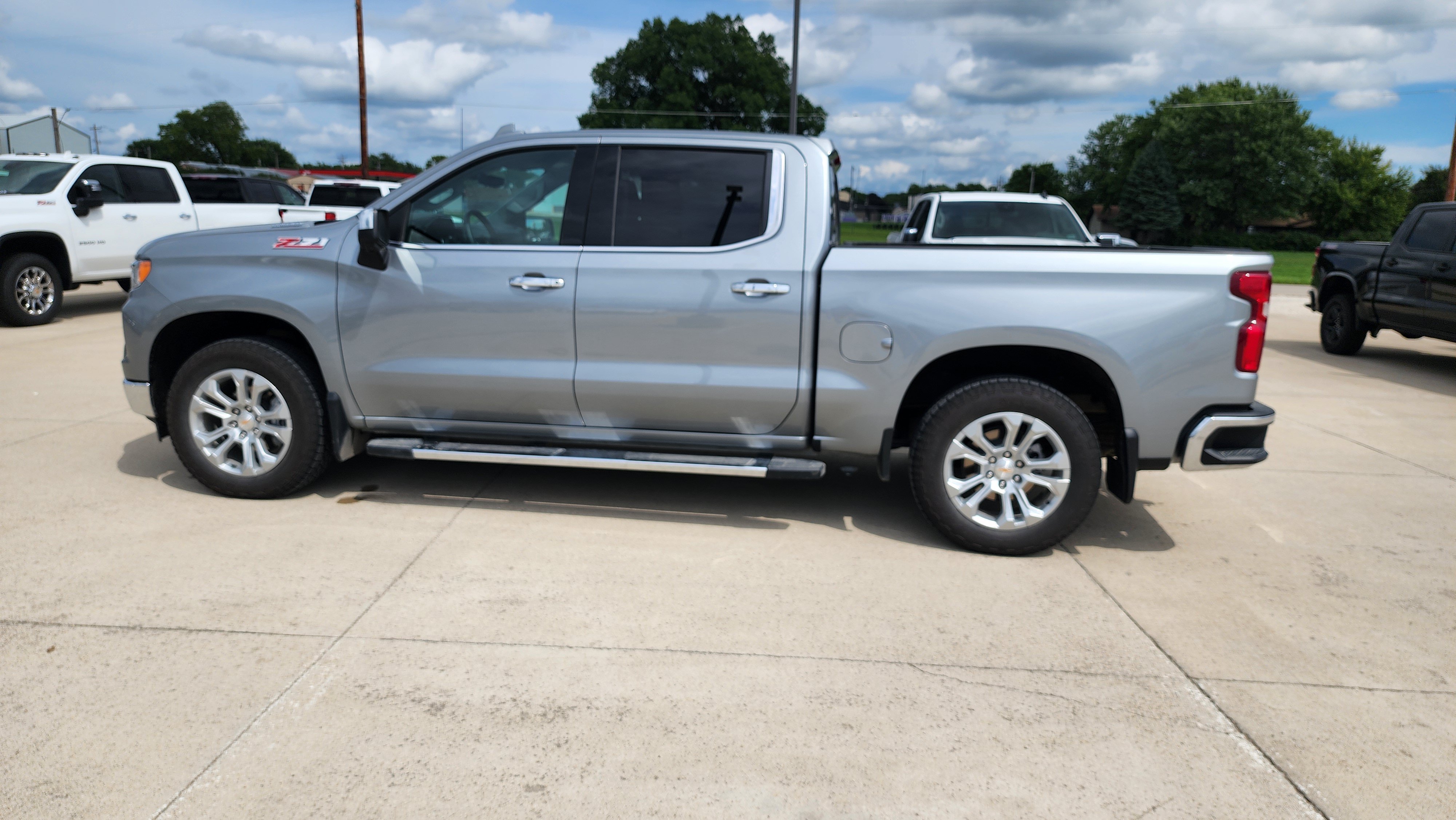 2025 Chevrolet Silverado 1500 LTZ - Photo 6