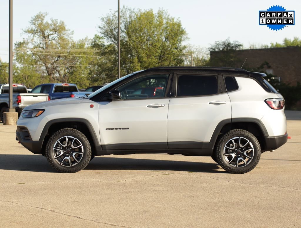 Used 2025 Silver Jeep Trailhawk 4x4 image 4