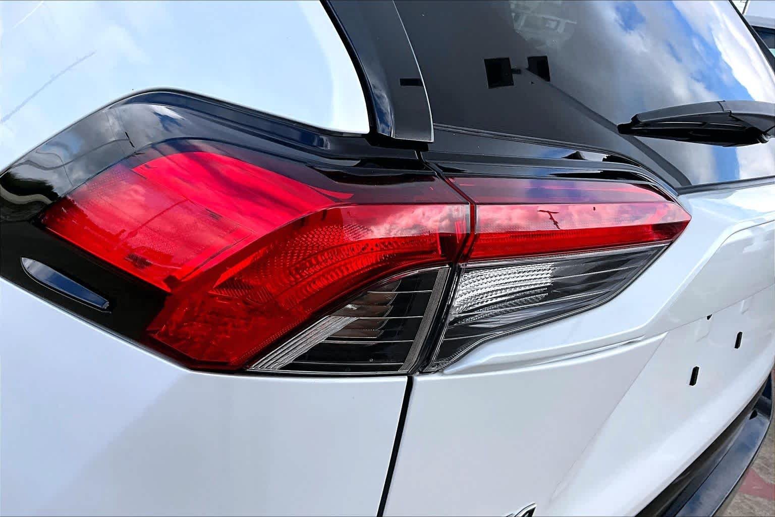 Used 2023 Wind Chill Pearl Toyota Hybrid SE image 29