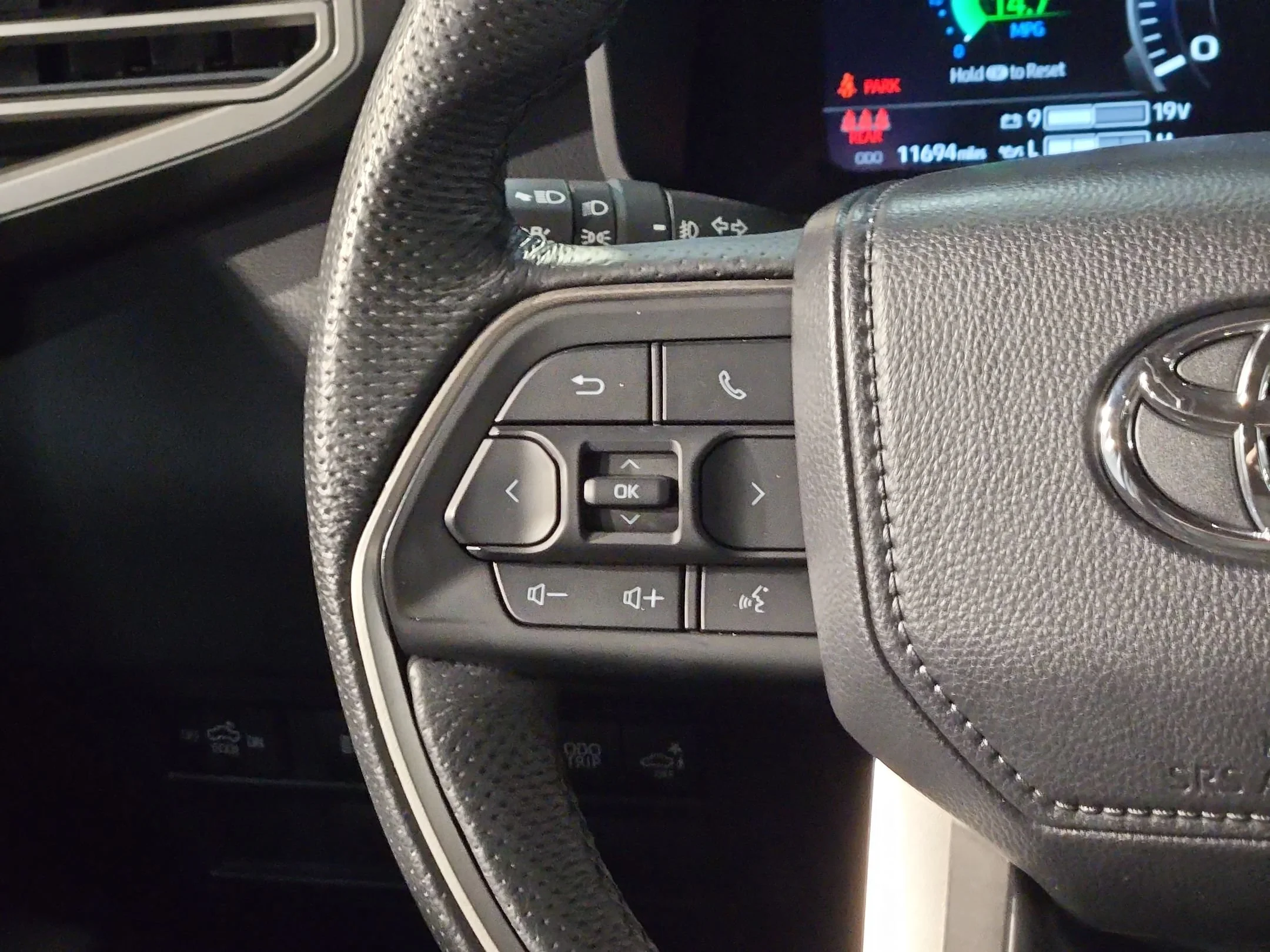 Certified Used 2025 Wind Chill Pearl Toyota Limited image 28