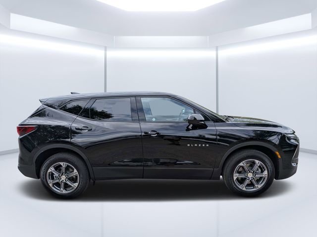 Used 2025 Black Chevrolet LT image 2