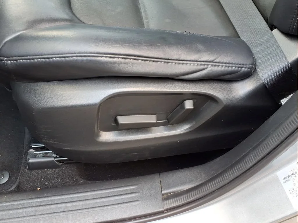 Used 2018 Silver Mazda Touring image 19