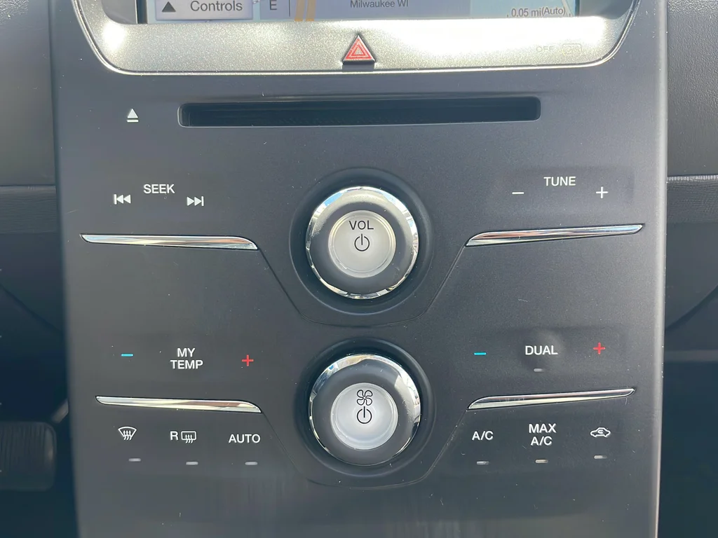 Used 2019 White Ford SEL image 21