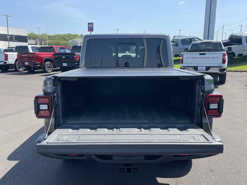 Used 2025 Gray Jeep Rubicon image 10