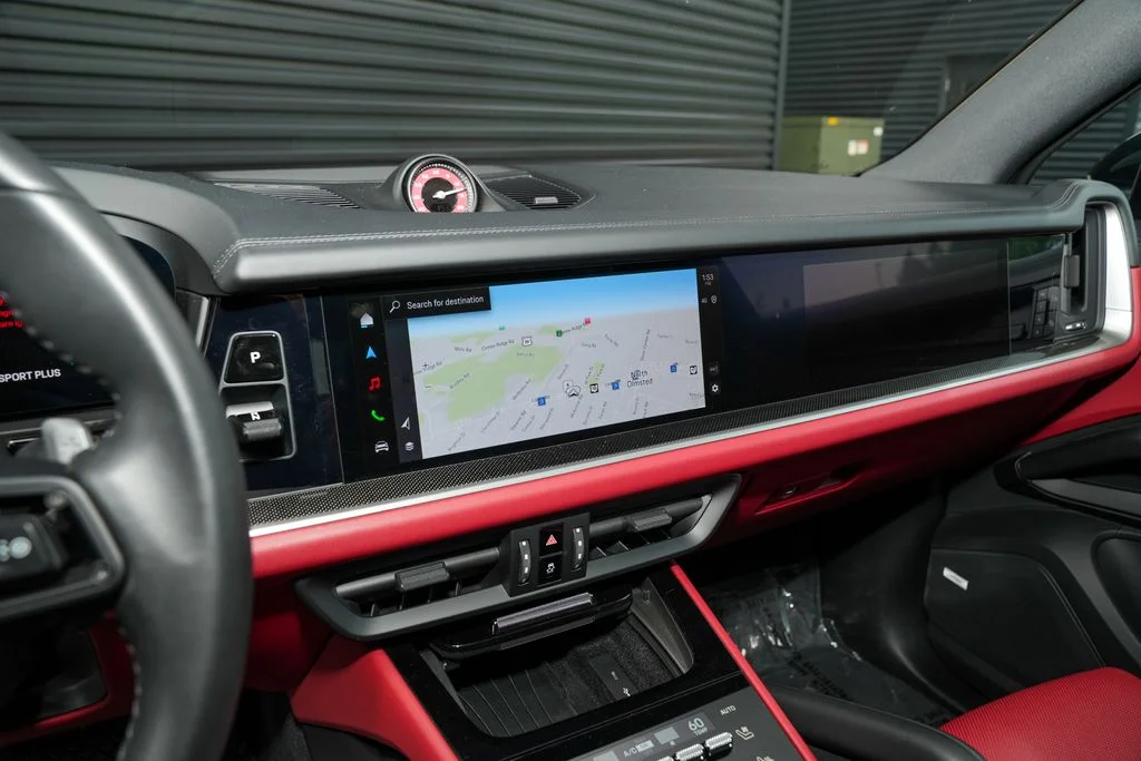 Certified Used 2025  Porsche Base image 27