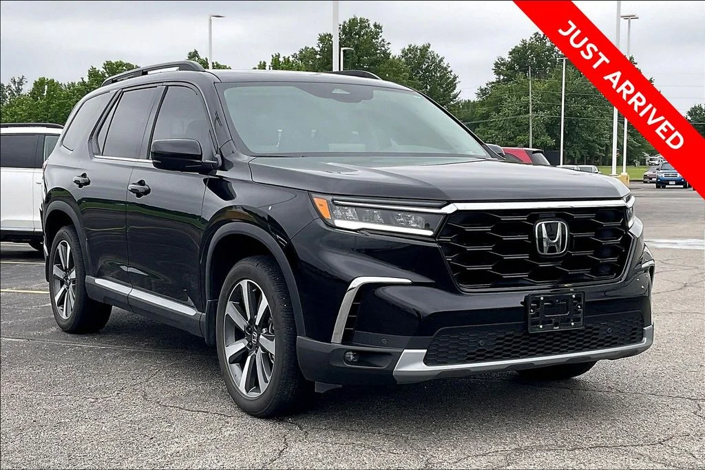 2023 Honda Pilot Touring AWD's photo