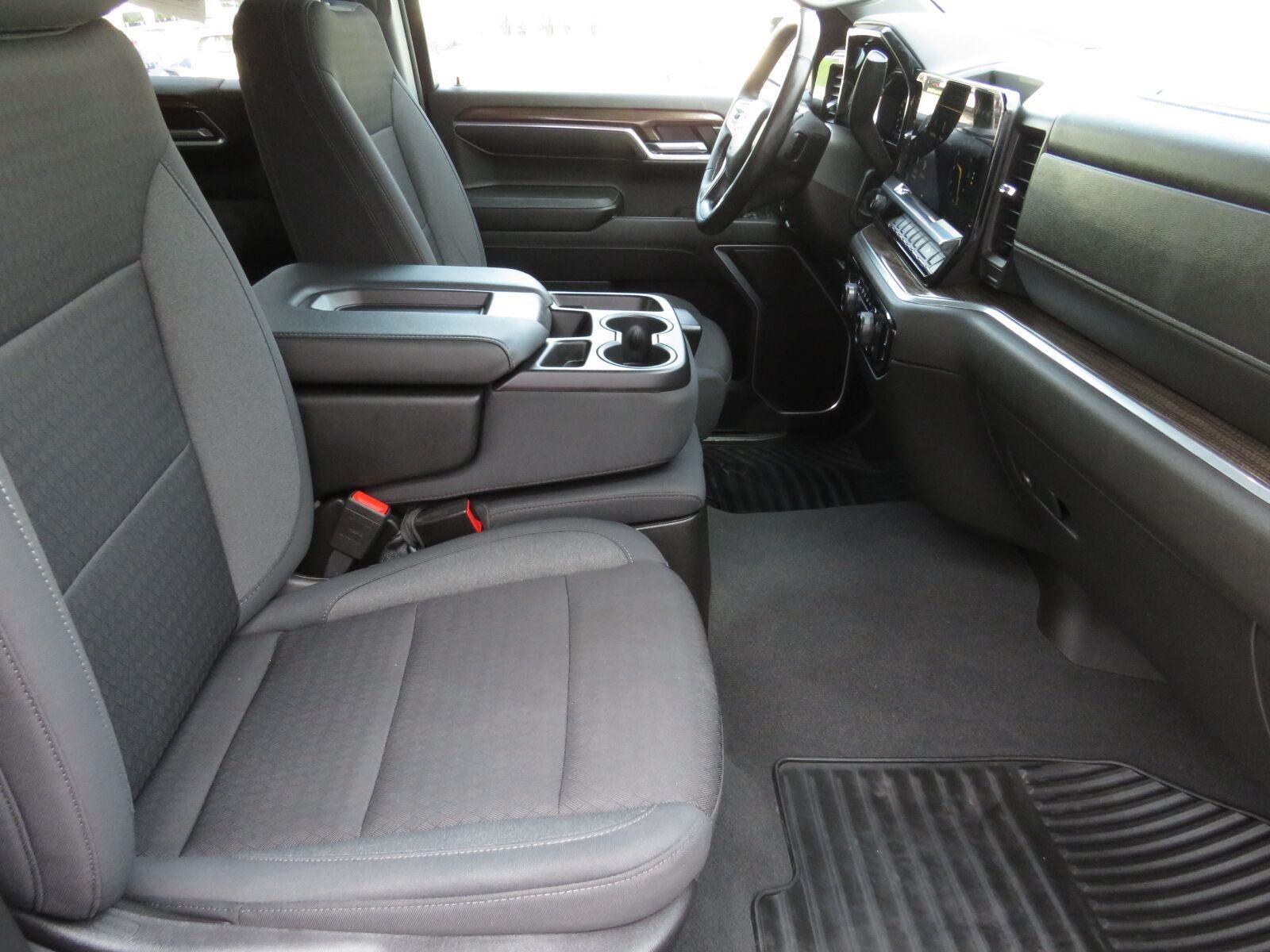 Used 2024 Lakeshore Blue Metallic Chevrolet LT image 27