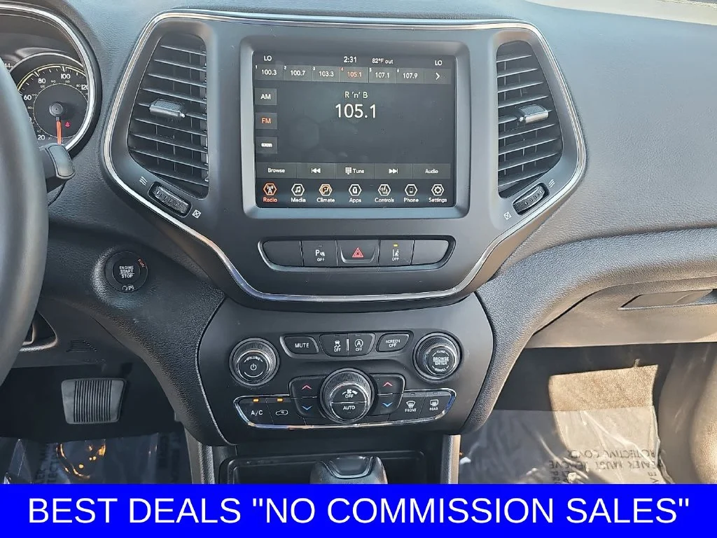 Used 2021 Bright White Clearcoat Jeep Latitude Lux image 20