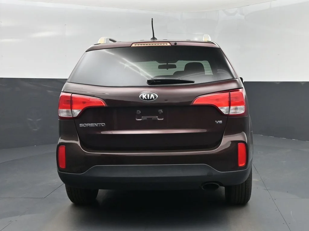 Used 2015 Red Kia LX image 27