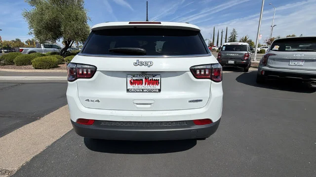 Used 2025 White Jeep Latitude image 5